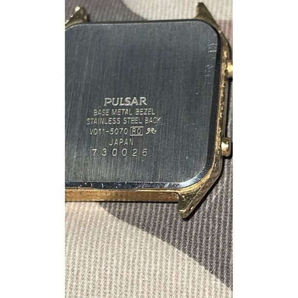 Vtg Pulsar Tank Watch Men Gold Tone PARTS REPAIR Digital Analog 29mm V011-5070 - Picture 3 of 5